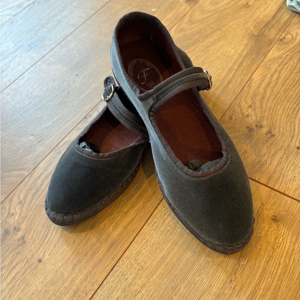 Flabelus velvet mary janes in Javert